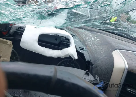 2019 Ram 1500 Laramie 4X4 5'7 Box z USA, uszkodzony, nr VIN 1C6SRFJT6KN719423